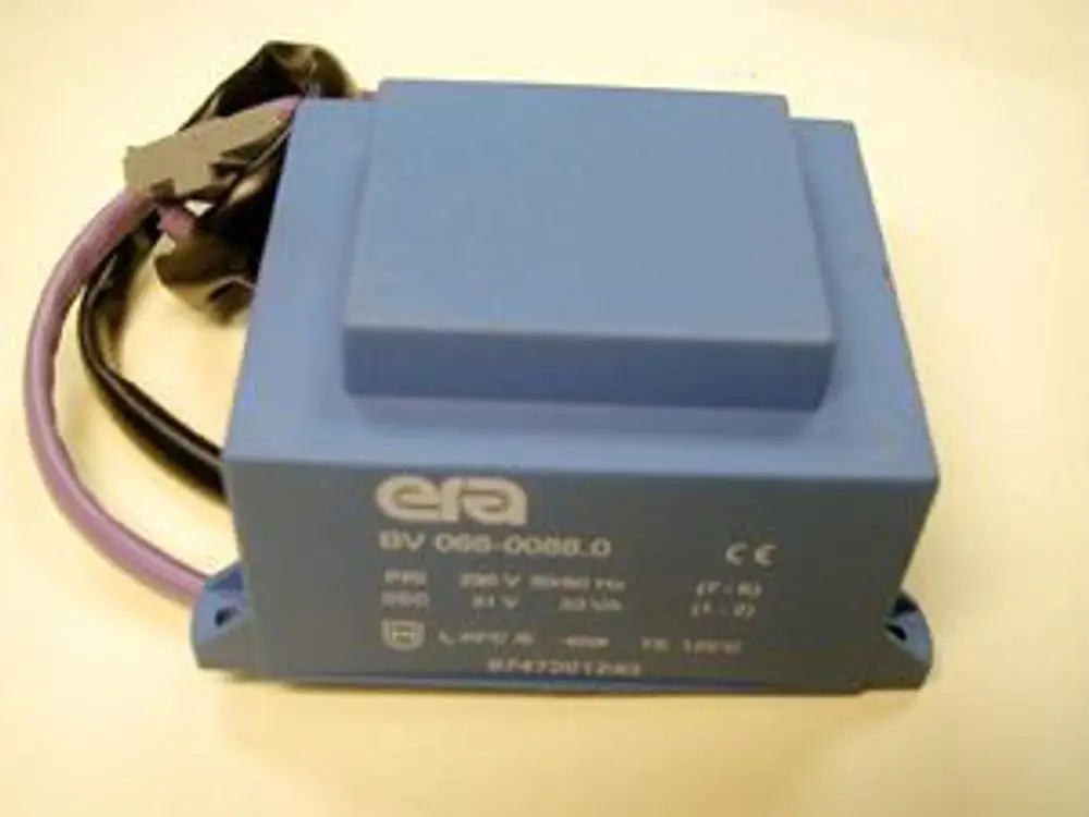 Zündtrafo in blauer Gehäusefarbe mit Anschlusskabeln. Das Produkt gehört zur Marke Remeha und ist für die Zündung von Heizgeräten konzipiert.